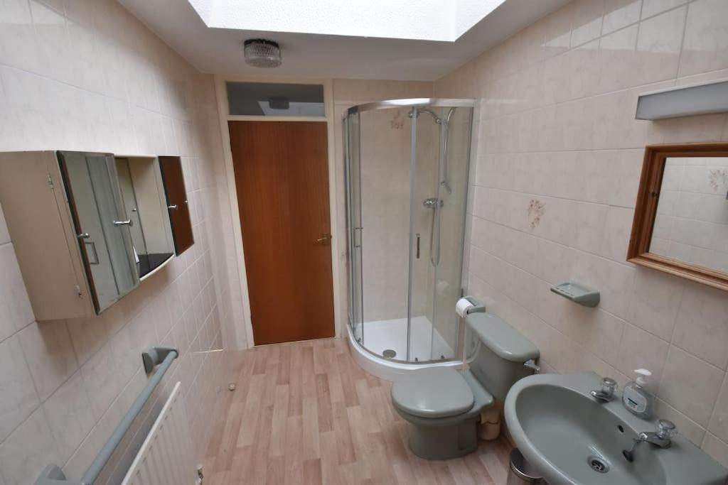 Canalside Manor House Annexe with Secure Parking view 3