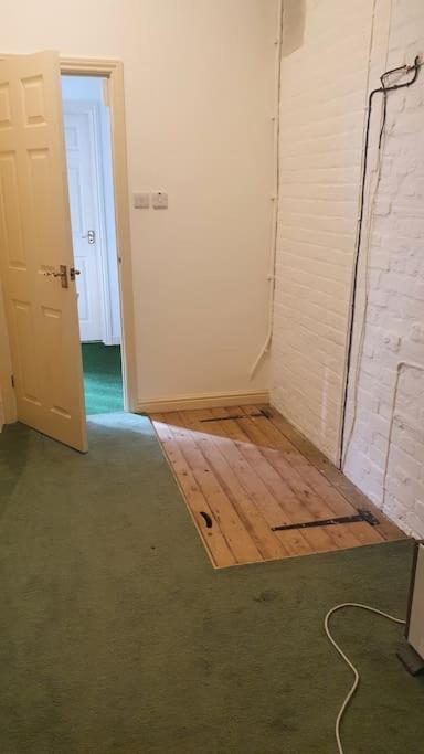Canalside Manor House Annexe with Secure Parking view 4