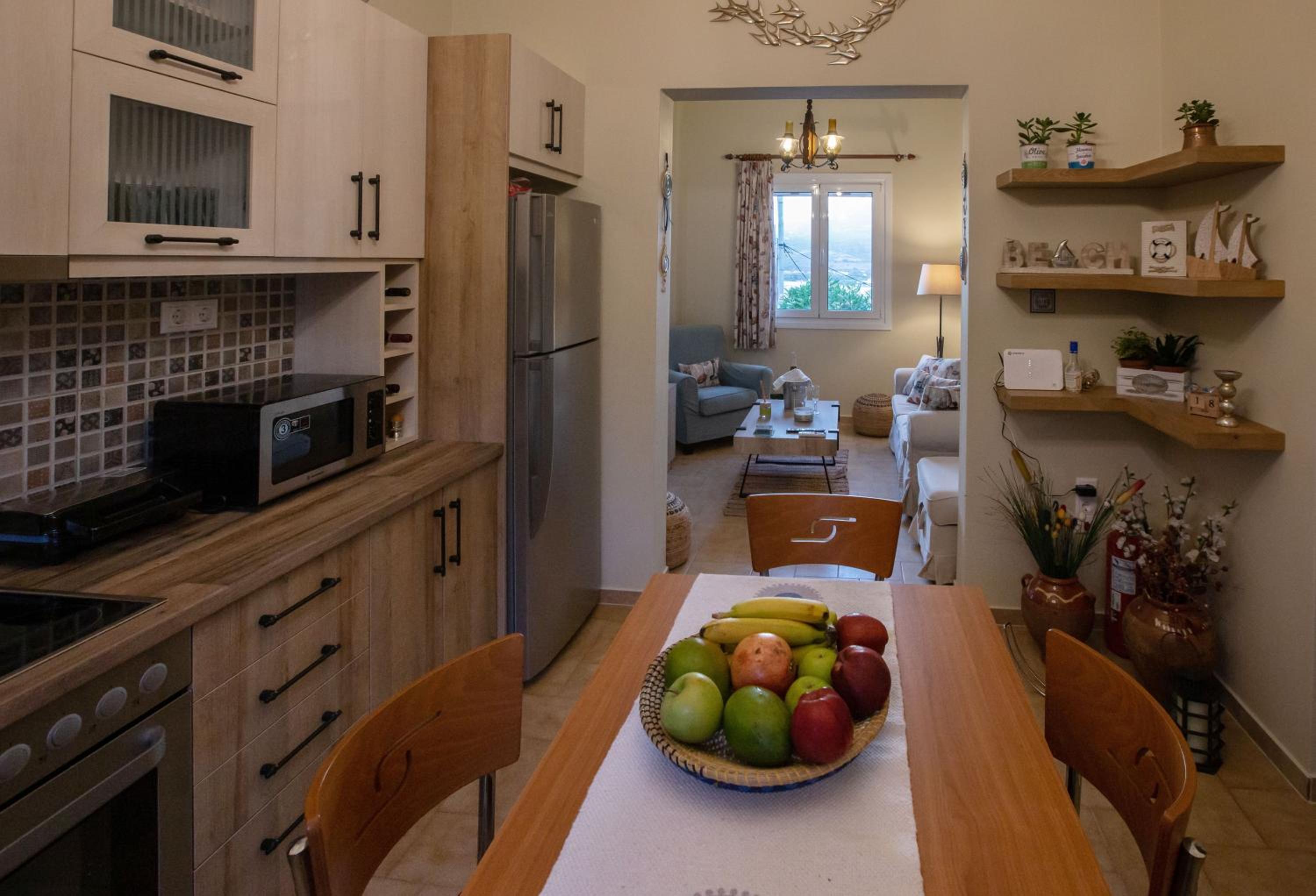 Ruby's summer house with spacious garden and free parking