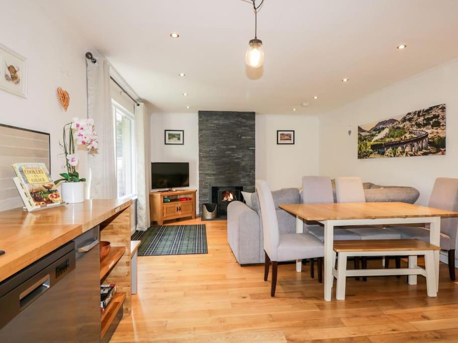 Stewart's Cottage, Aviemore Centre view 3