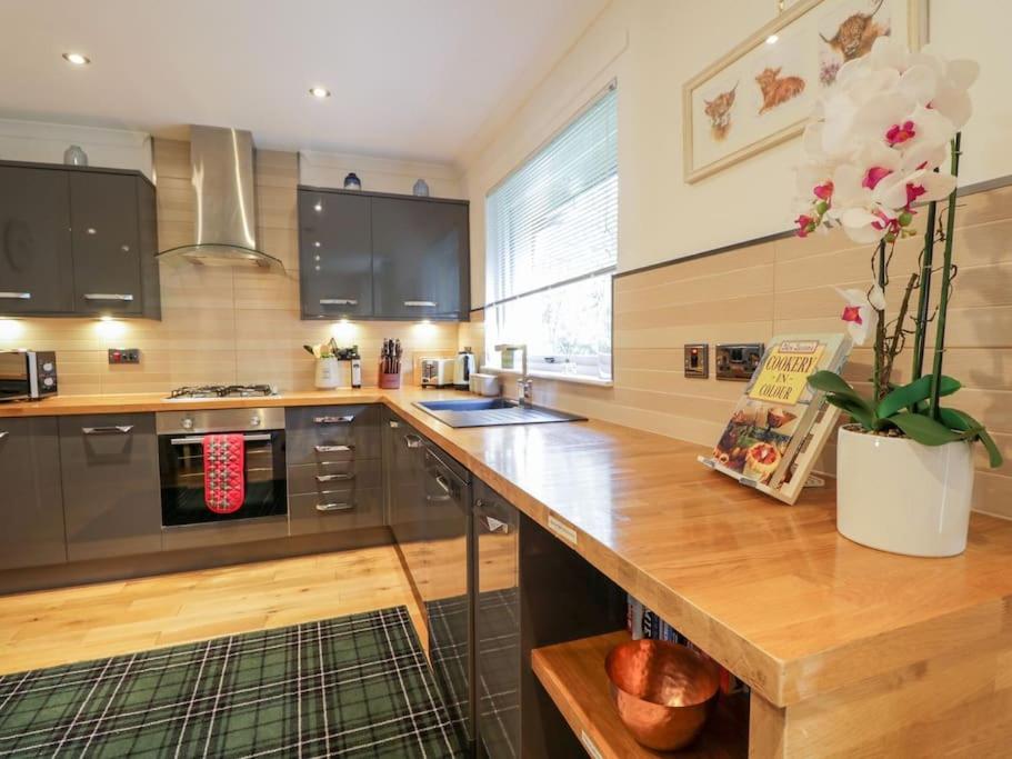 Stewart's Cottage, Aviemore Centre view 4