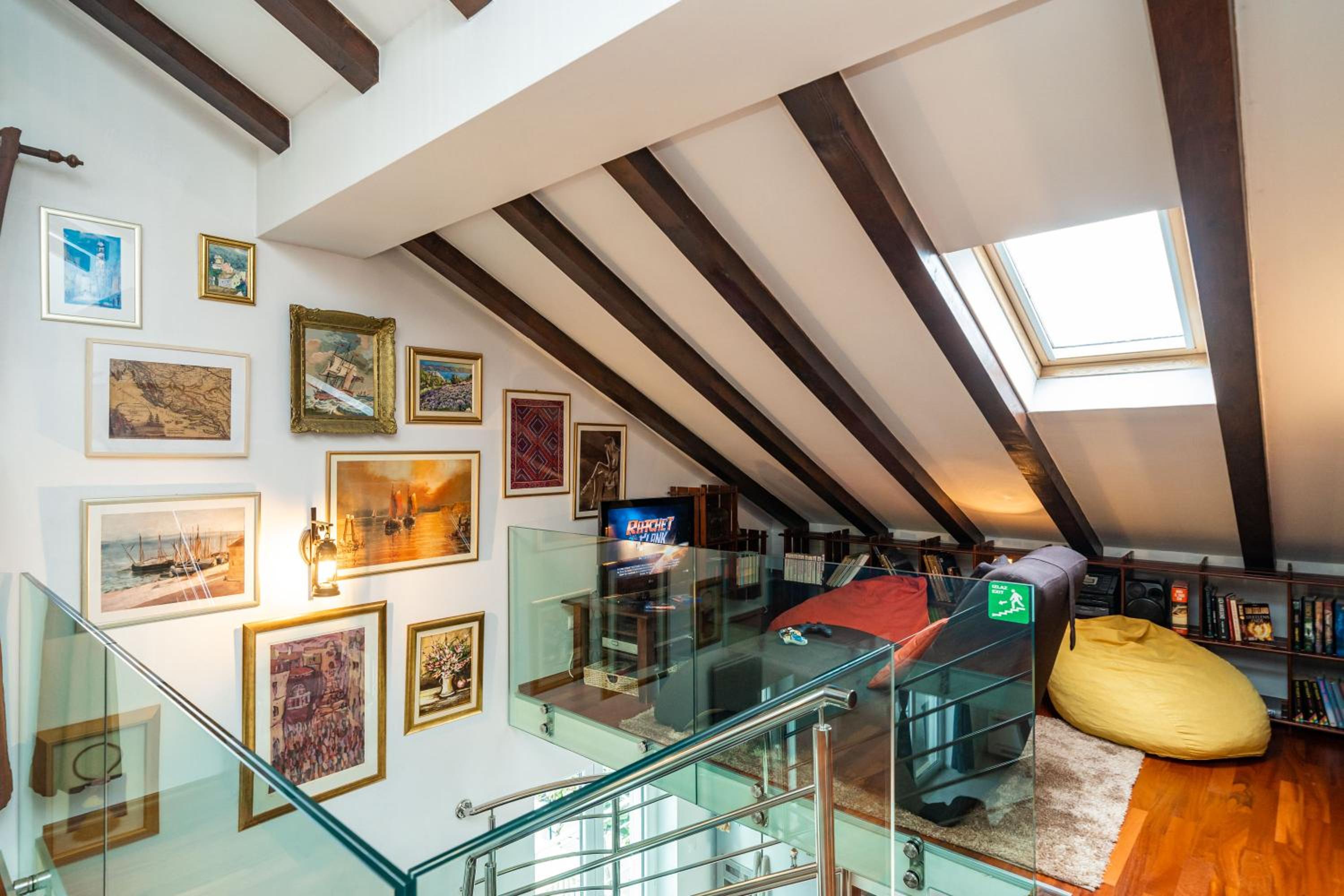 Villa Mikica - above Sunset beach
