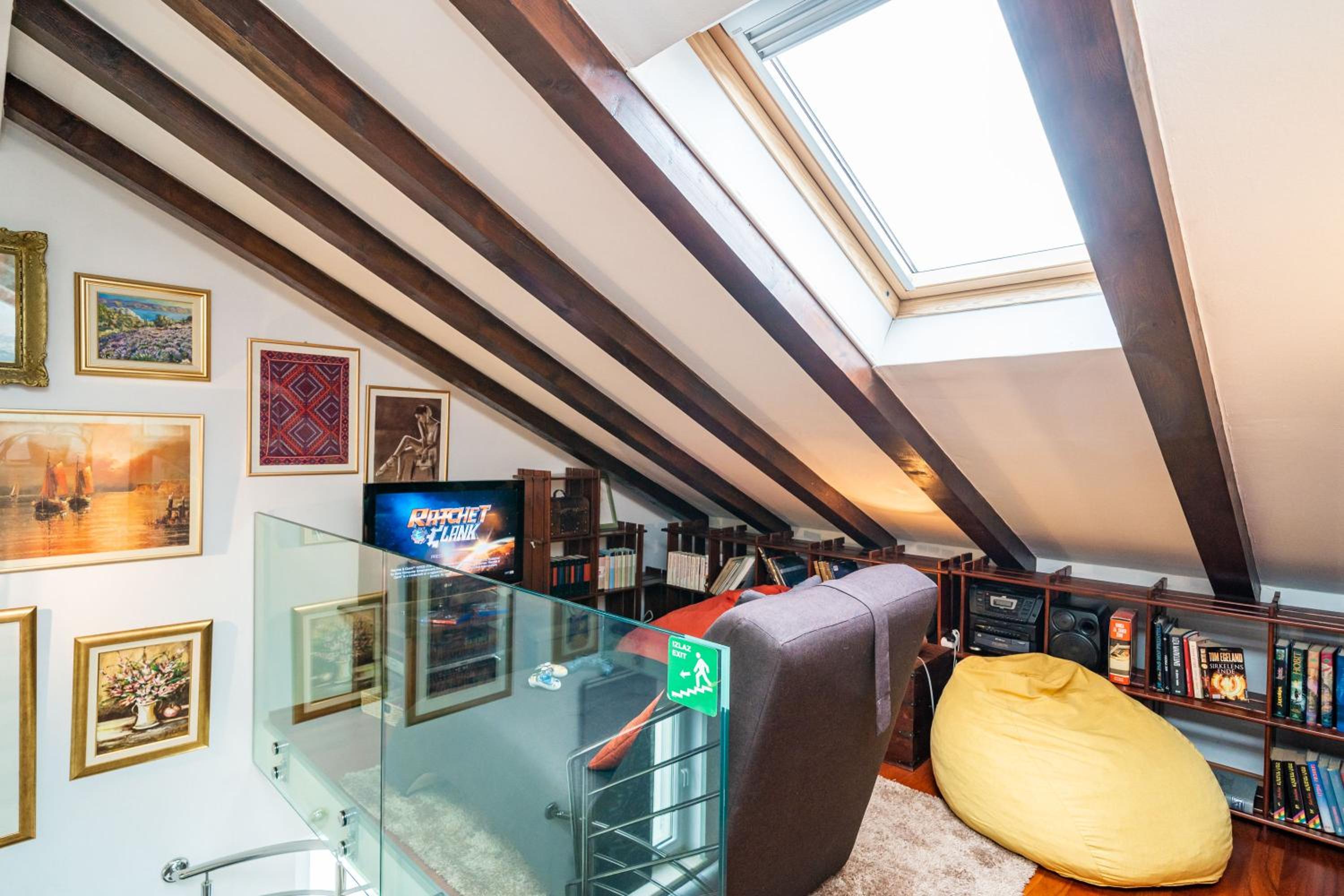 Villa Mikica - above Sunset beach