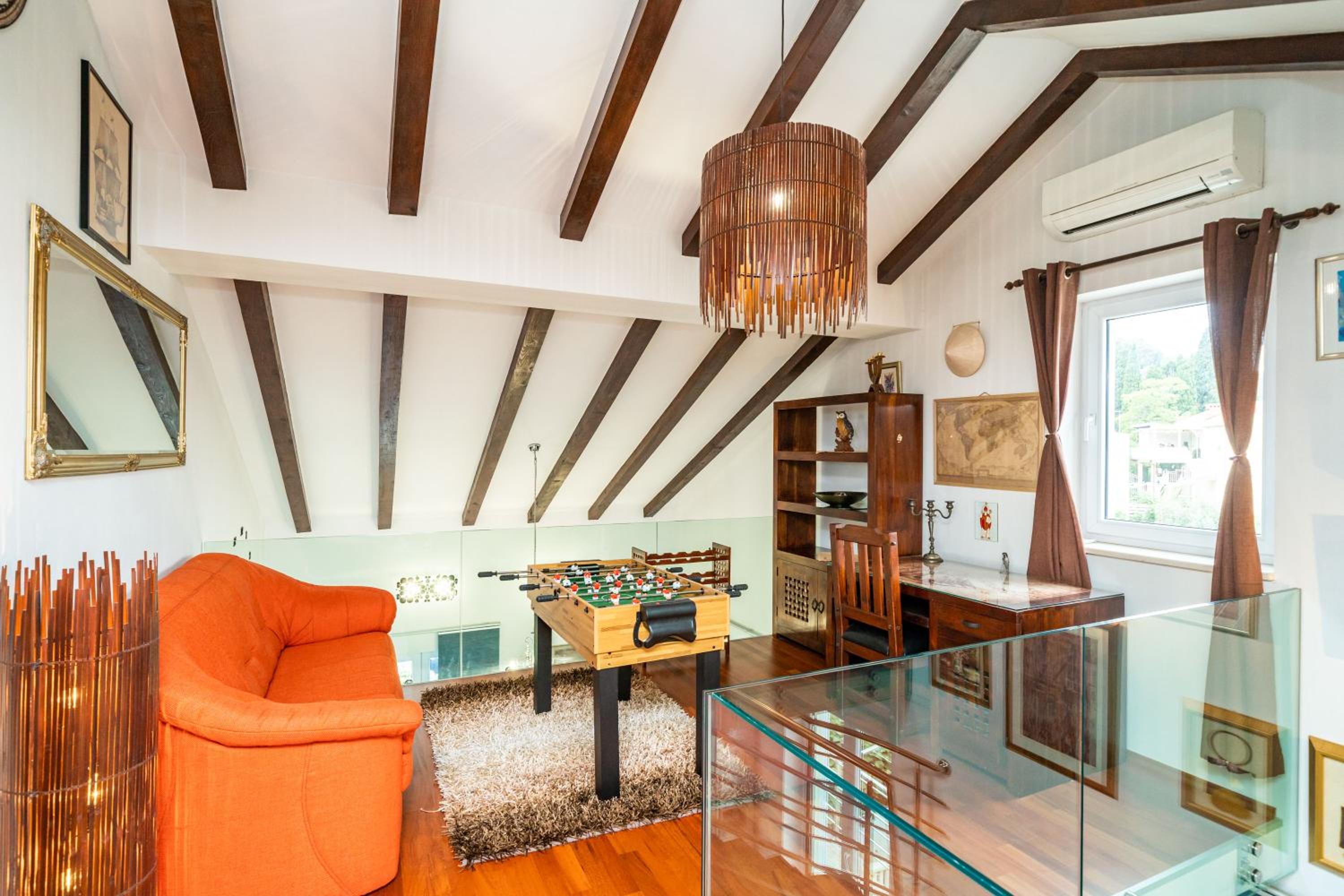 Villa Mikica - above Sunset beach