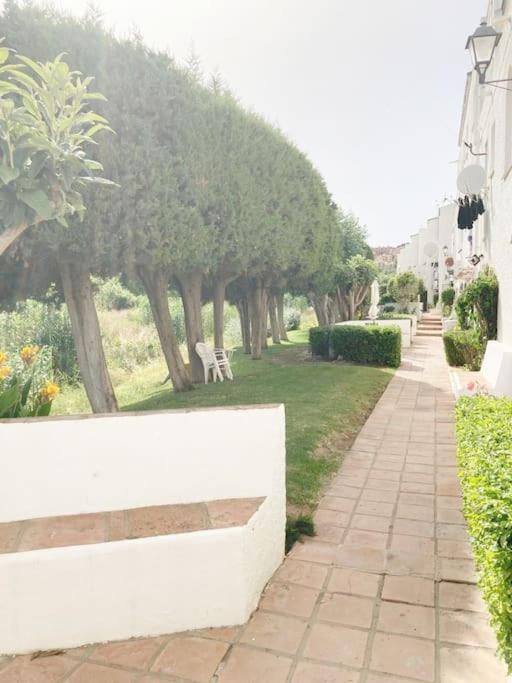 Apartamento entero con solárium en Sabinillas, con piscina y al lado del Puerto de la Duquesa view 2