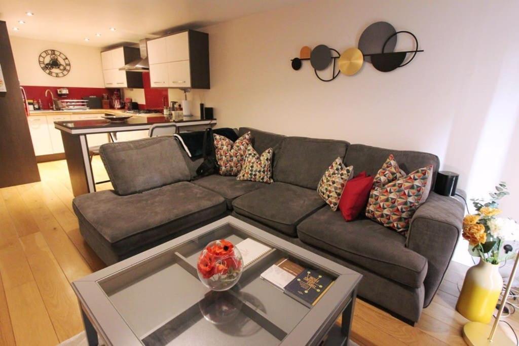 Spacious 2 Bed, 2 Bath apartment -The Shore, Leith view 5