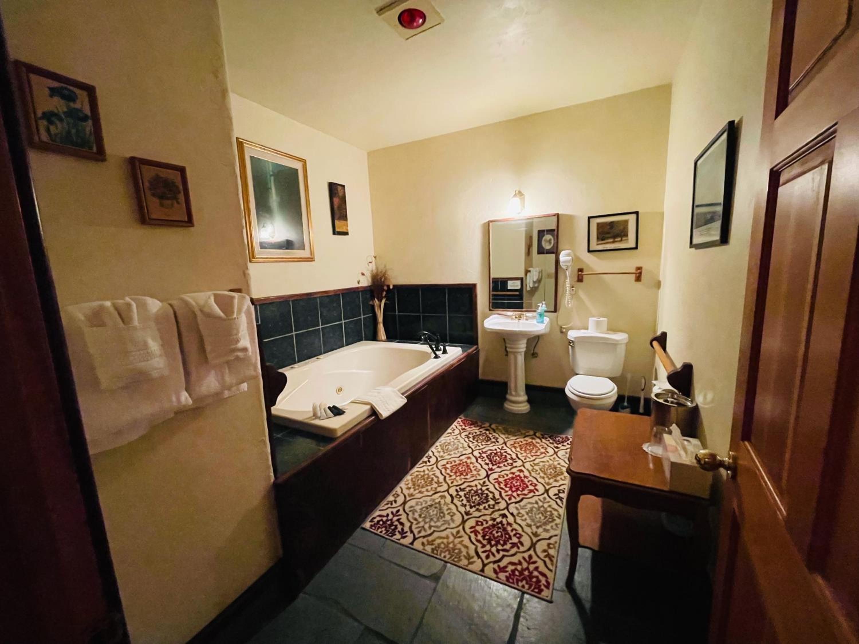 The Lindsay Lodge - Property Image 23