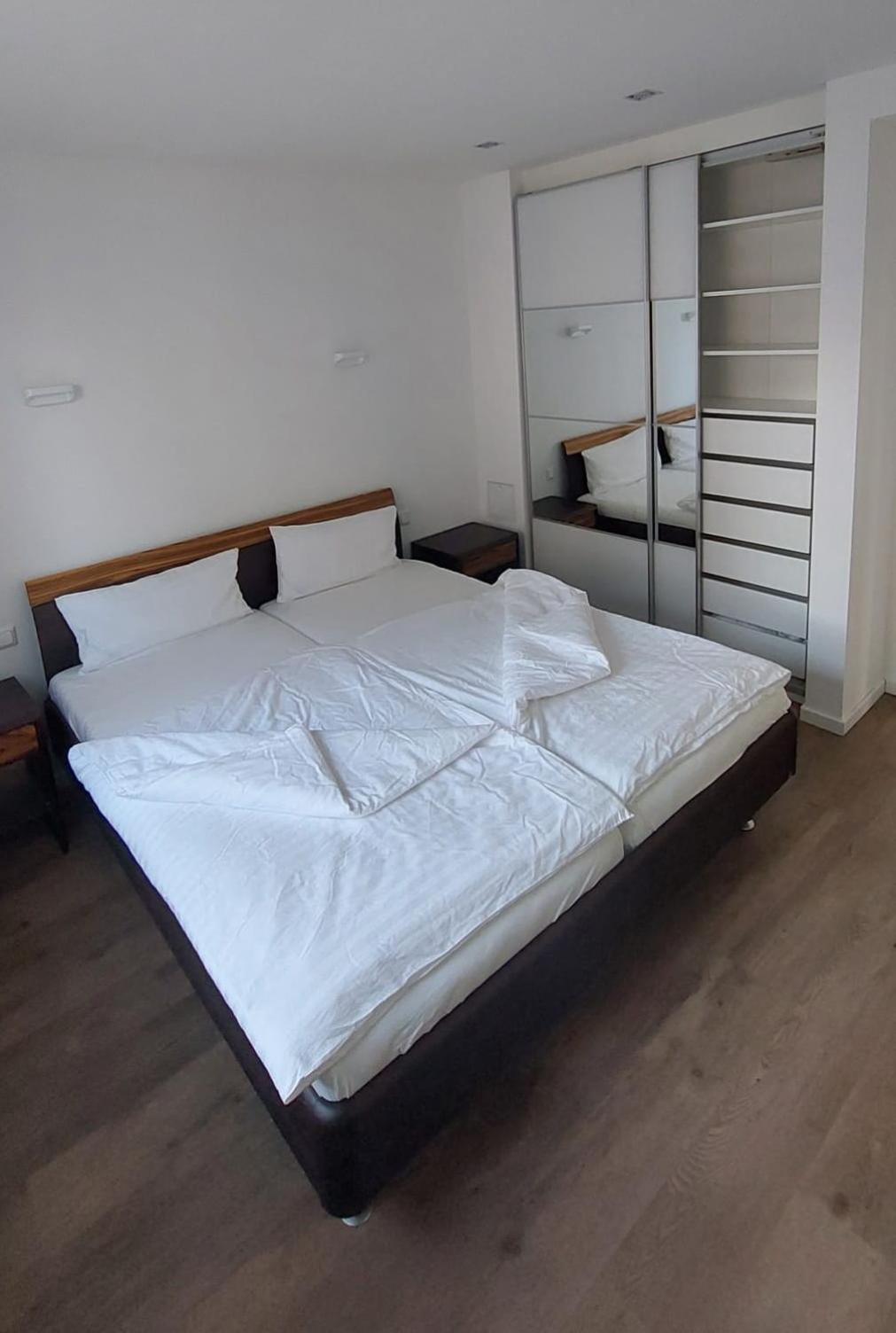 Stilvolle Wohnung in Elbnähe mit Balkon, Parkplatz