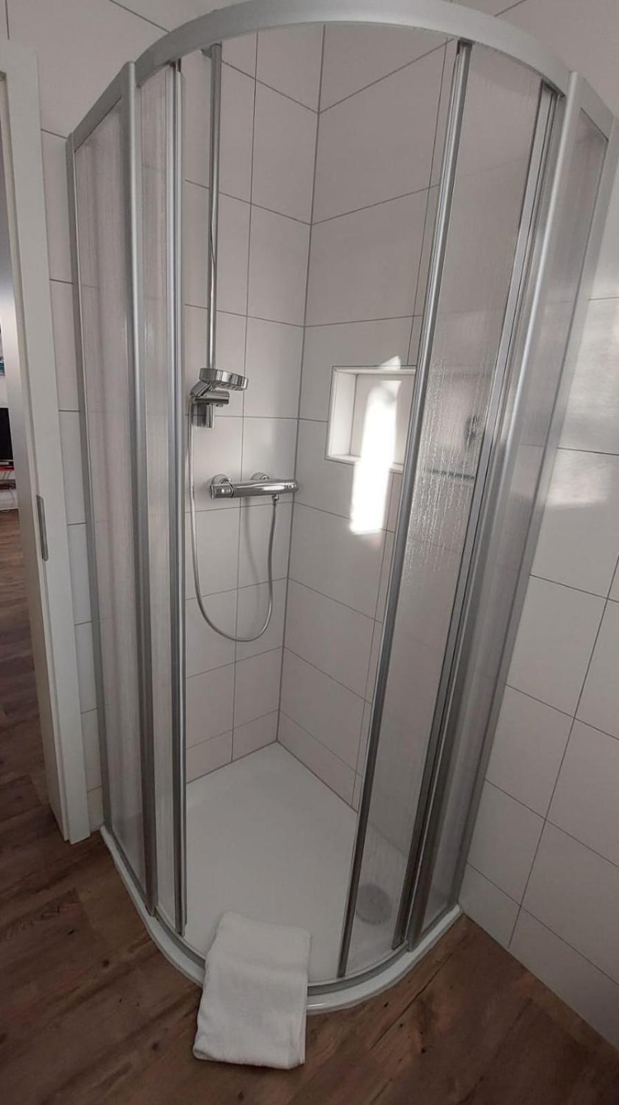 Stilvolle Wohnung in Elbnähe mit Balkon, Parkplatz