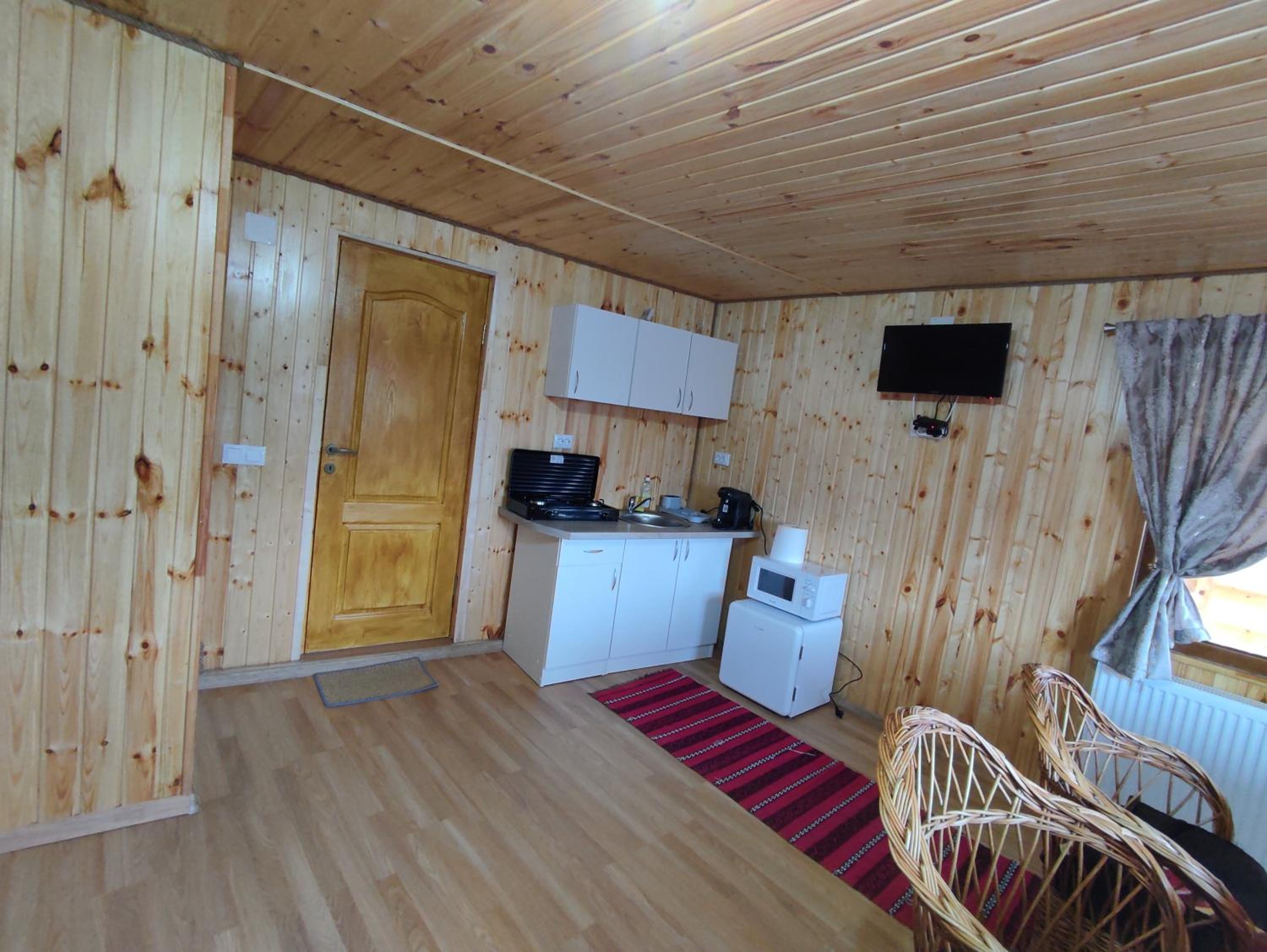 Cabana doi mesteceni