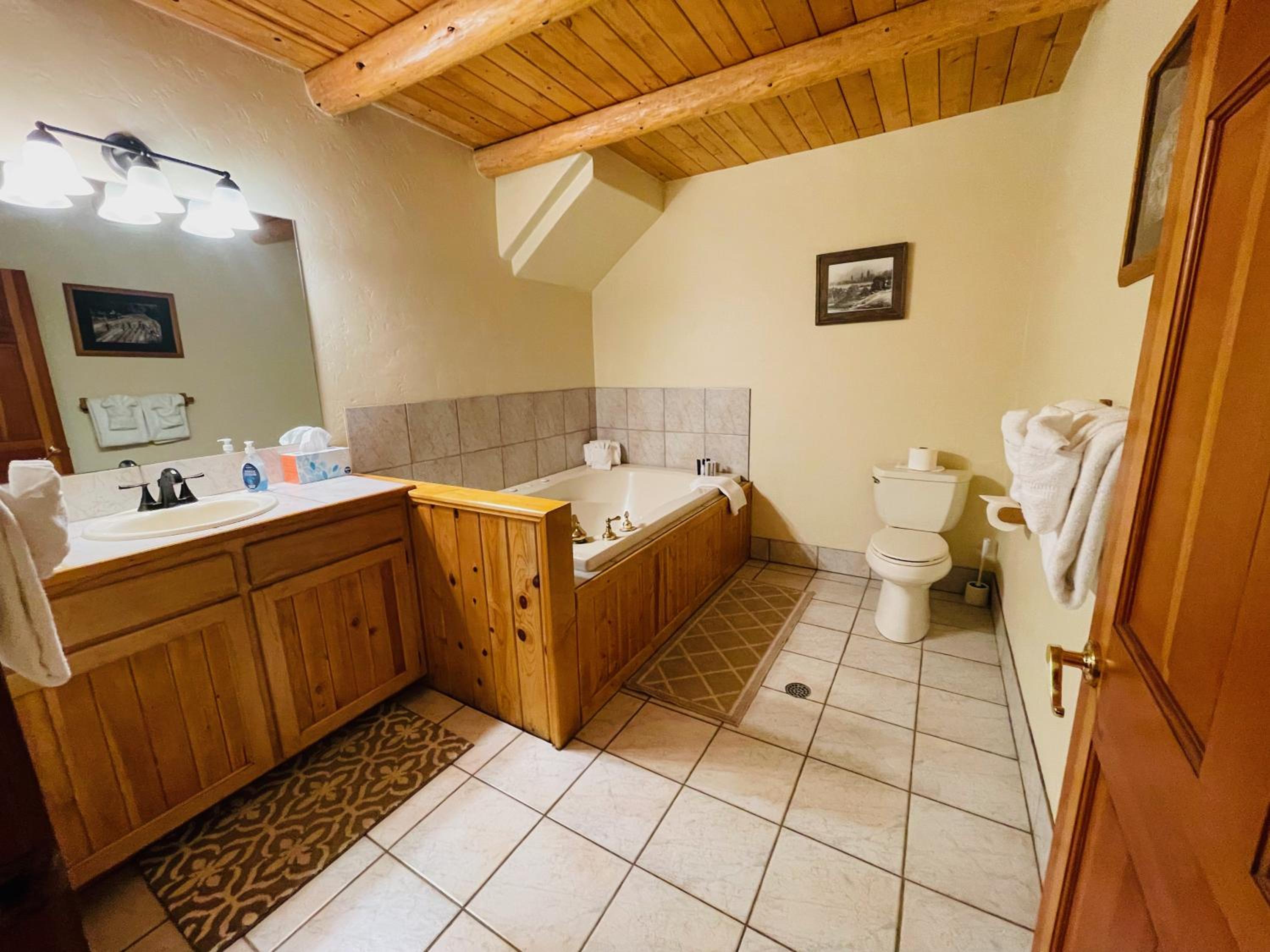 The Lindsay Lodge - Property Image 3