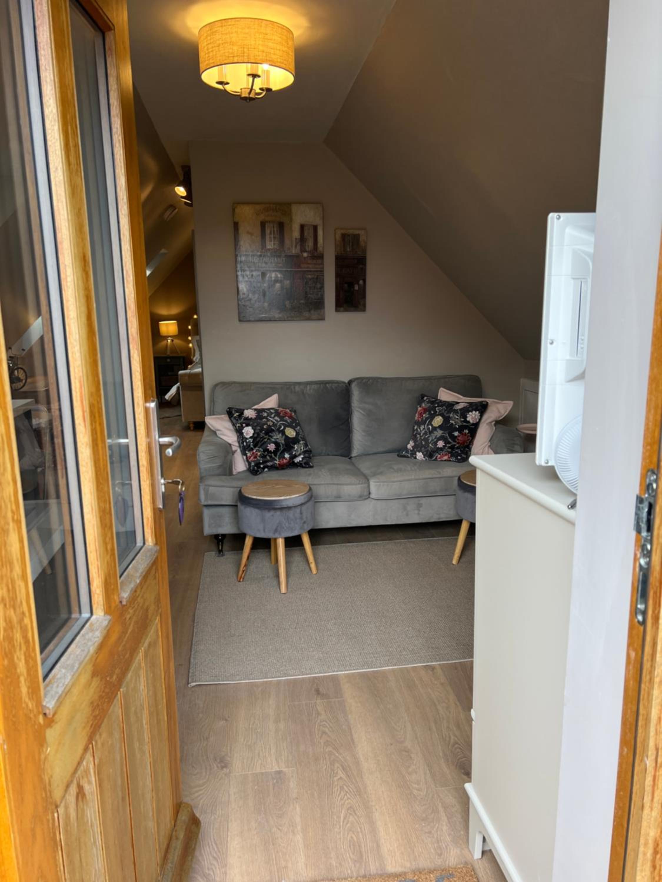Entire Loft Space in quiet village near Roman City of Lincoln view 5