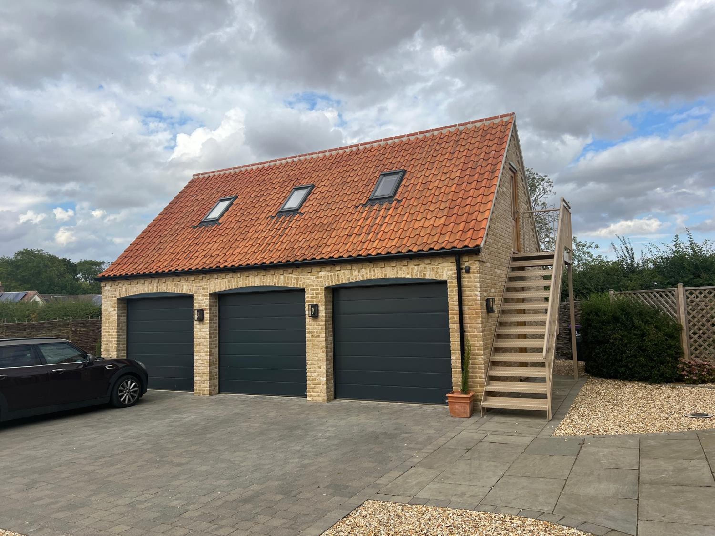 Entire Loft Space in quiet village near Roman City of Lincoln view 4