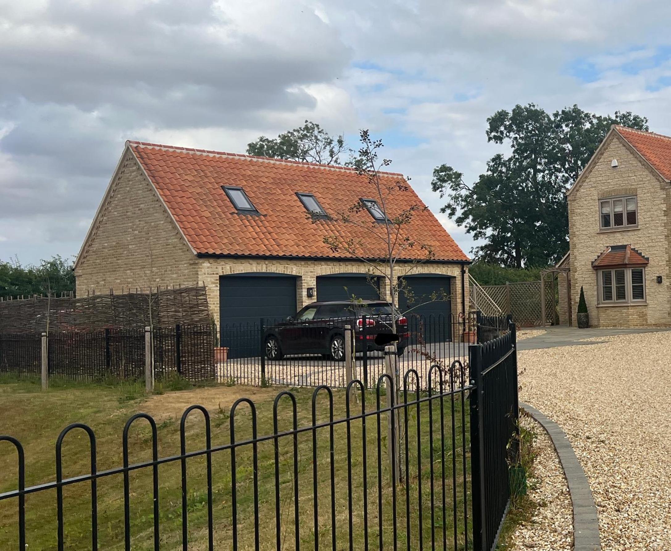 Entire Loft Space in quiet village near Roman City of Lincoln view 3