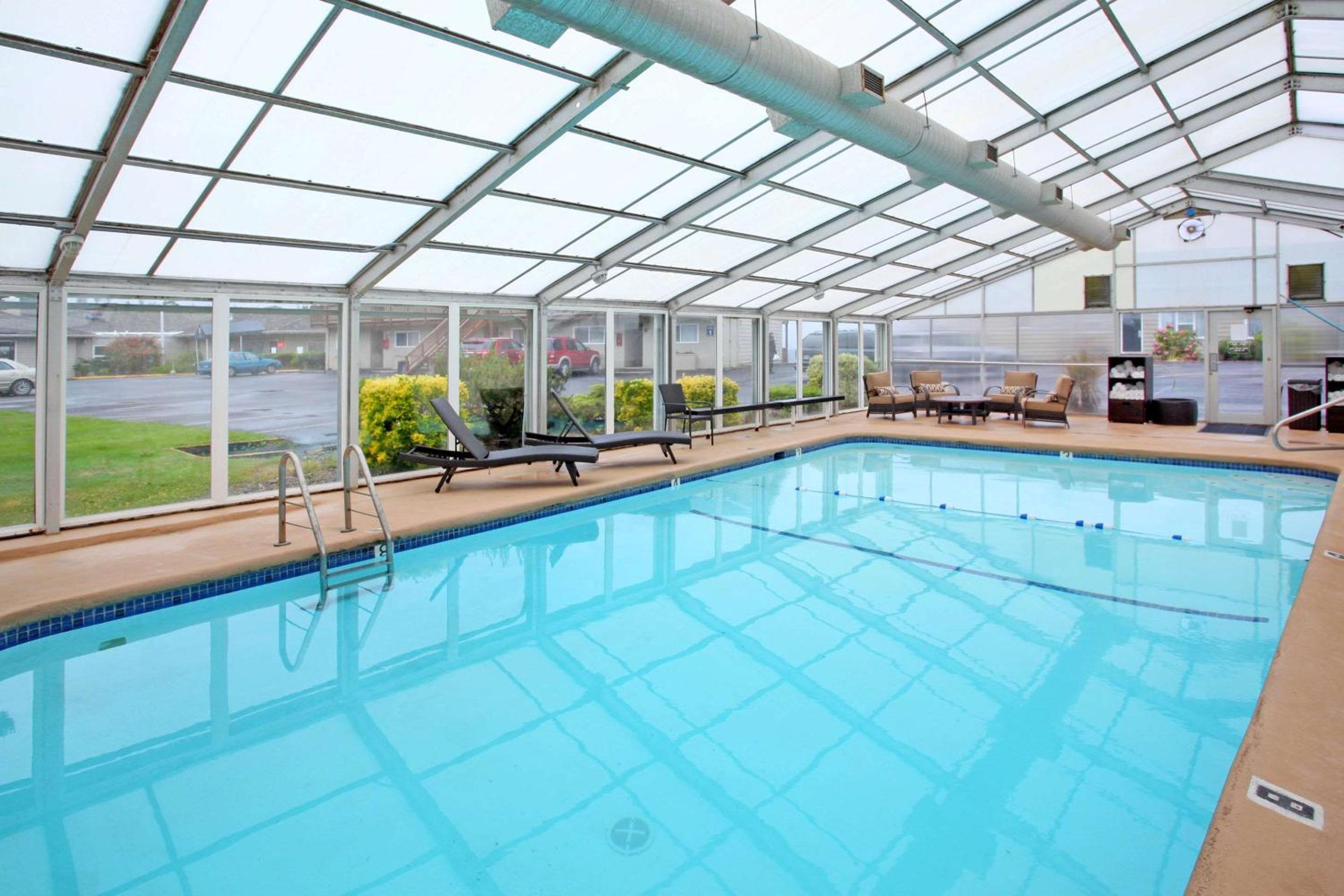 Clarion Inn Surfrider Resort