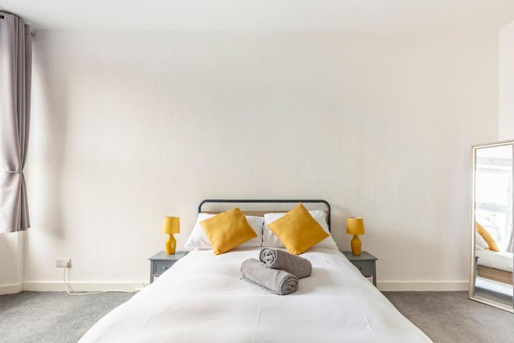 Spacious stylish centraly located flat near beach view 5