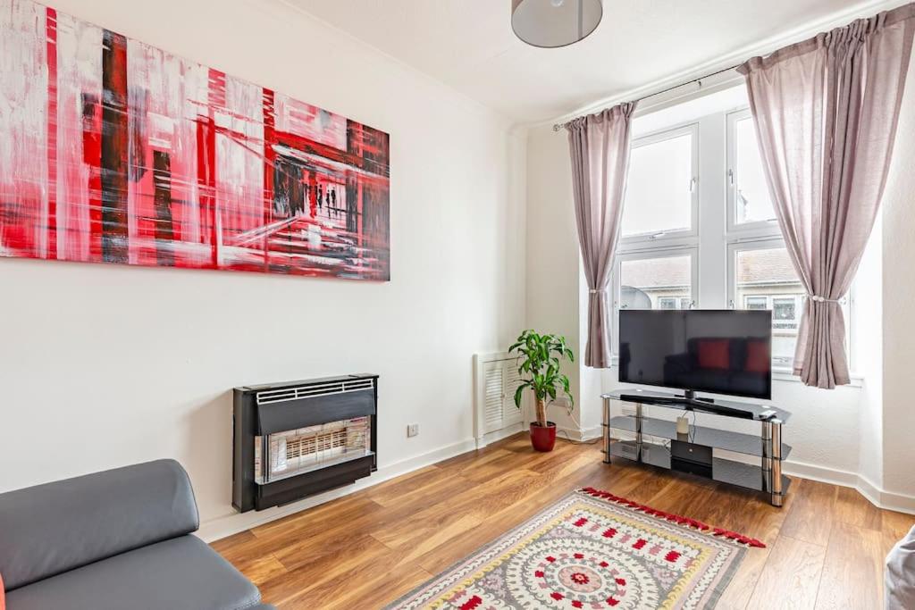 Spacious stylish centraly located flat near beach view 2