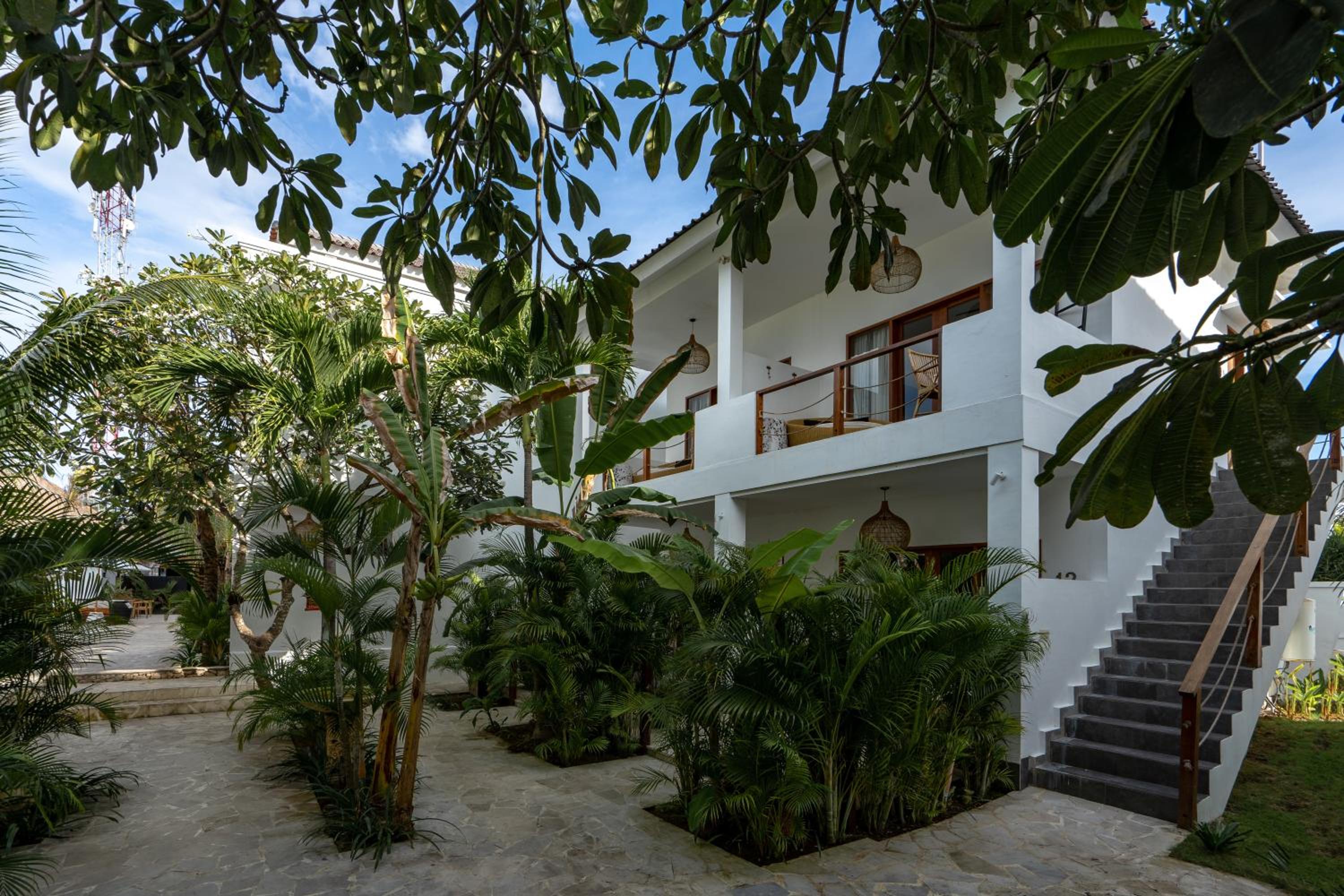 Ohana's Beachfront Resort & Beach Club