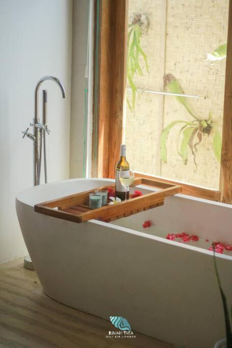 Rumah Tara Modern 3 bedroom pool and garden villa in Gili Air