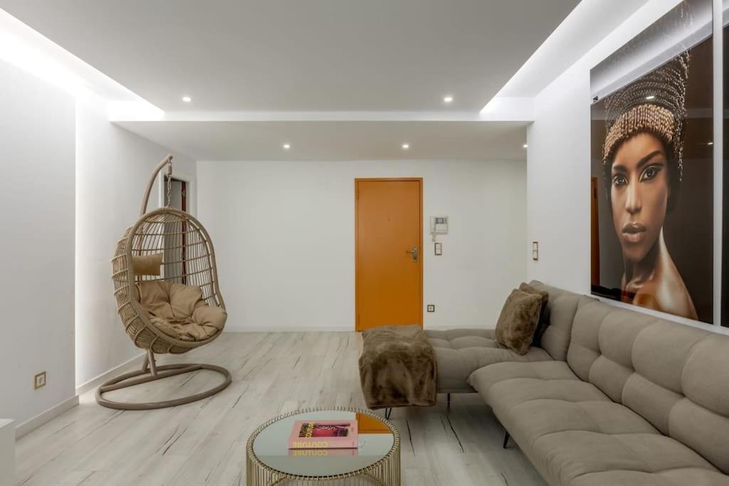 Spacious 3-bedroom condo near Lisbon Airport view 4