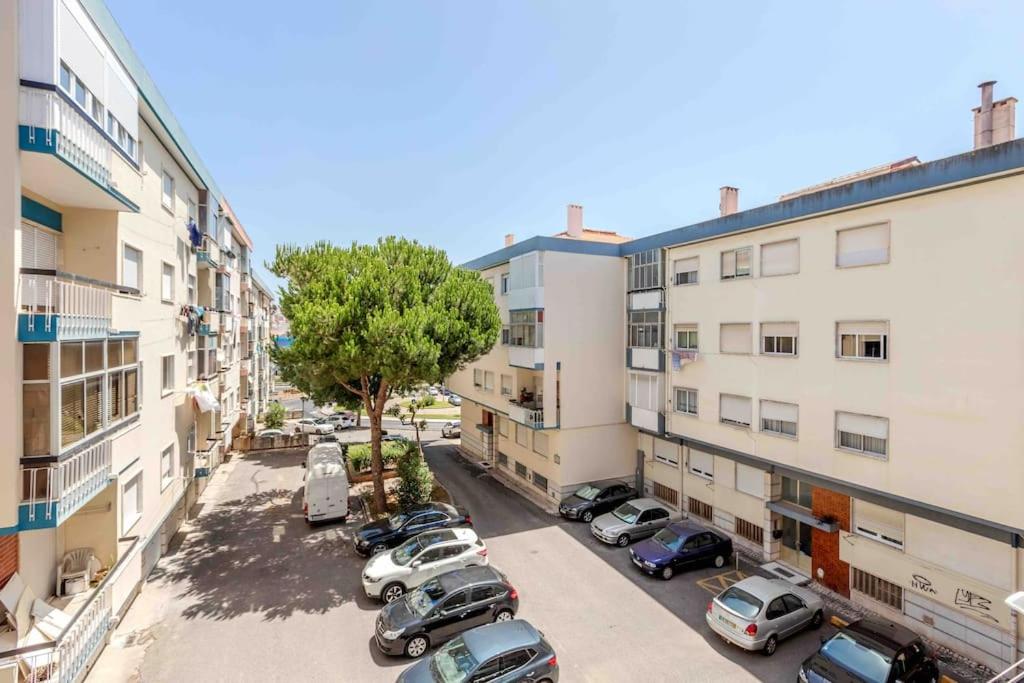 Lovely 3-bedroom condo w/ free parking on premises view 3