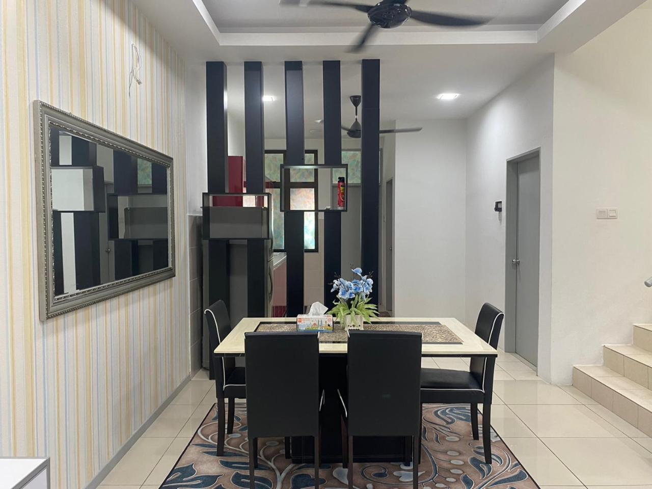 Klia Redza Homestay Kota Warisan Malay only photo 1