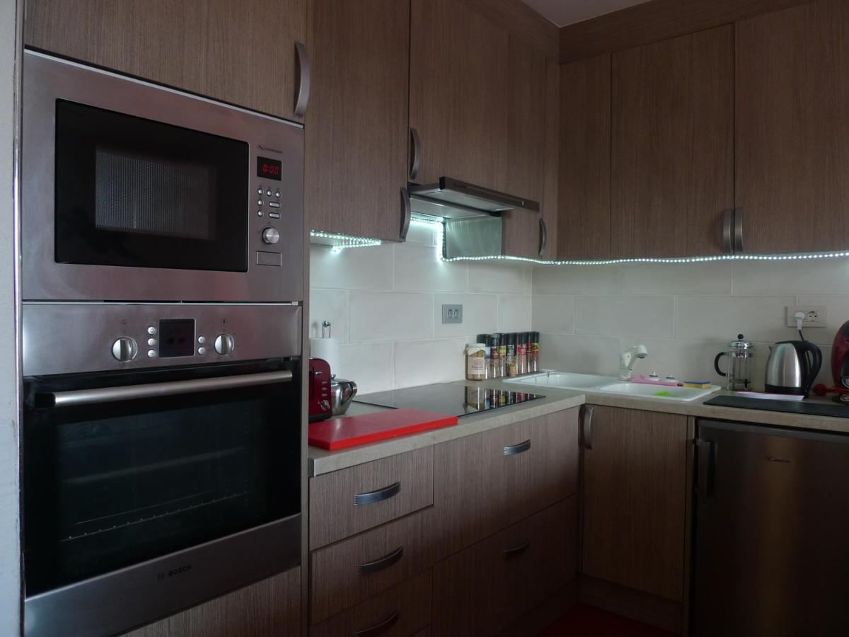 One Bed Apartment Free WiFi Stunning views to sea, marina and mountains view 3