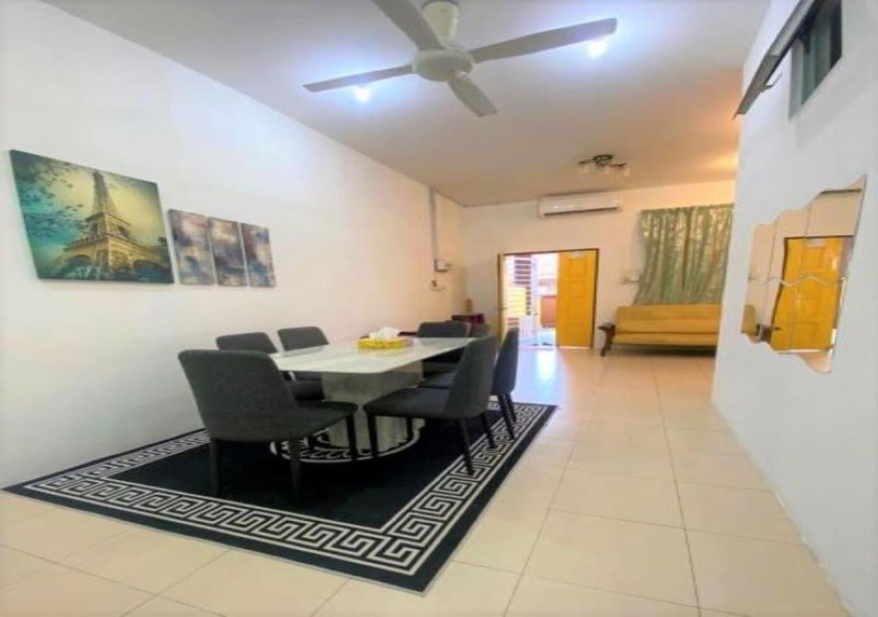 Samarahan Homestay 3-bedrooms house photo 1
