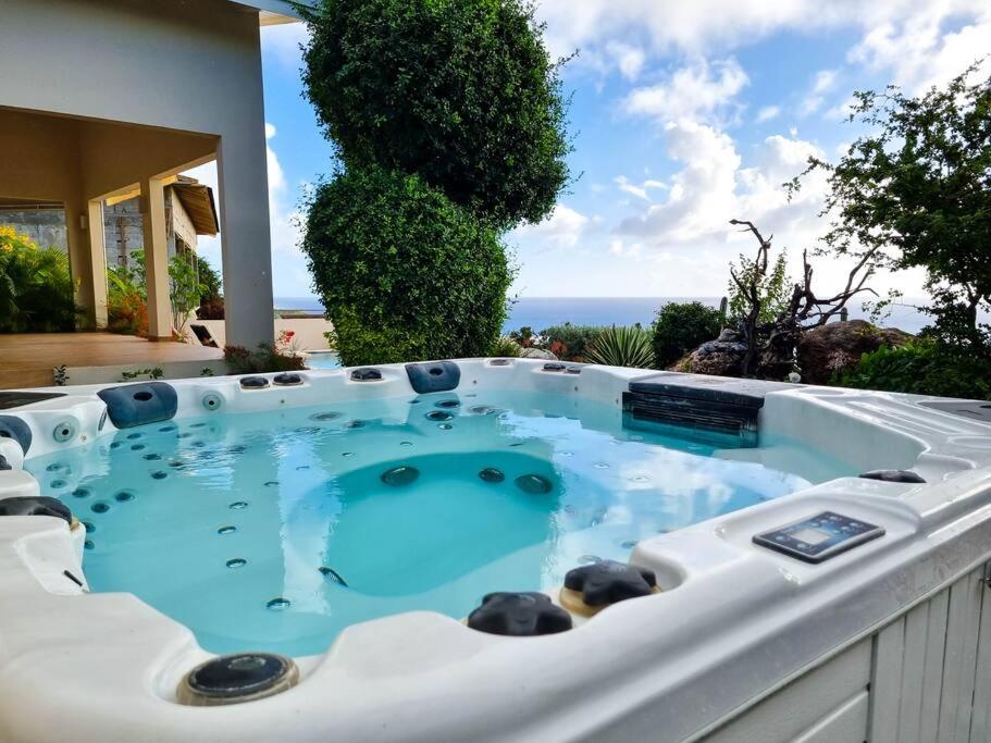 Villa With Pool and Sea View