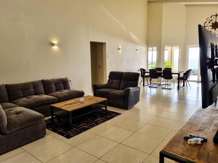 Villa With Pool and Sea View