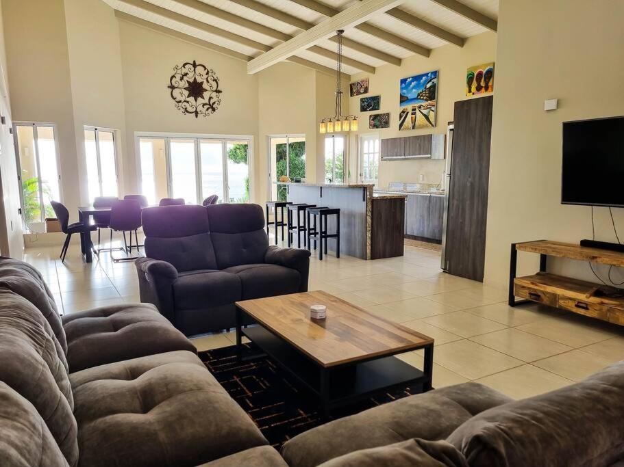 Villa With Pool and Sea View