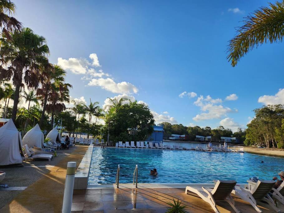 Water View. 1bedroom Sleeps 2. WI-FI, Wash Machine