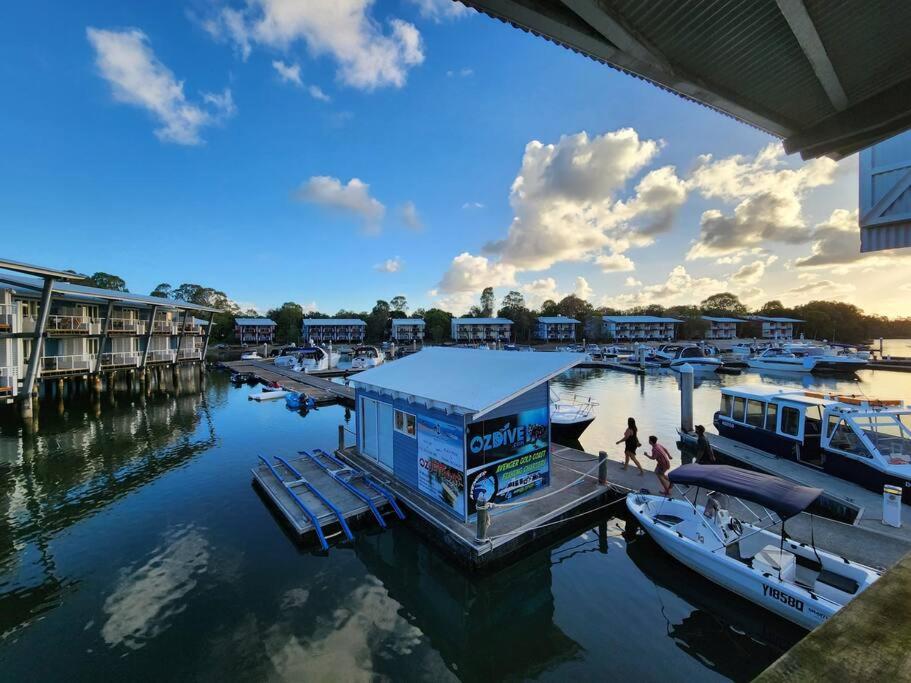 Water View. 1bedroom Sleeps 2. WI-FI, Wash Machine