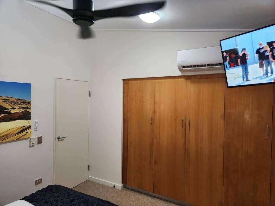Water View. 1bedroom Sleeps 2. WI-FI, Wash Machine