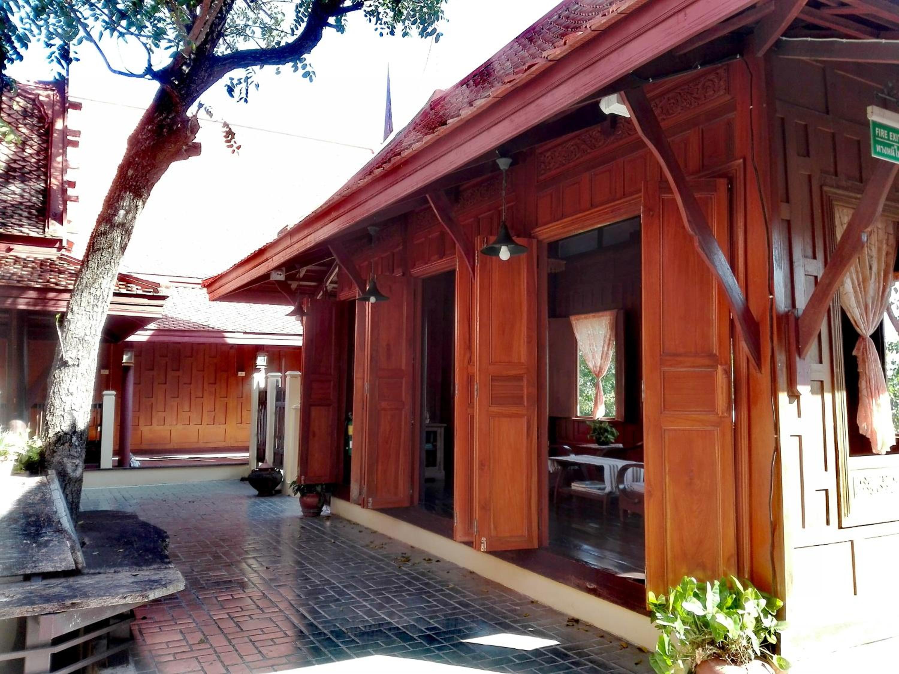 Luang Chumni Village