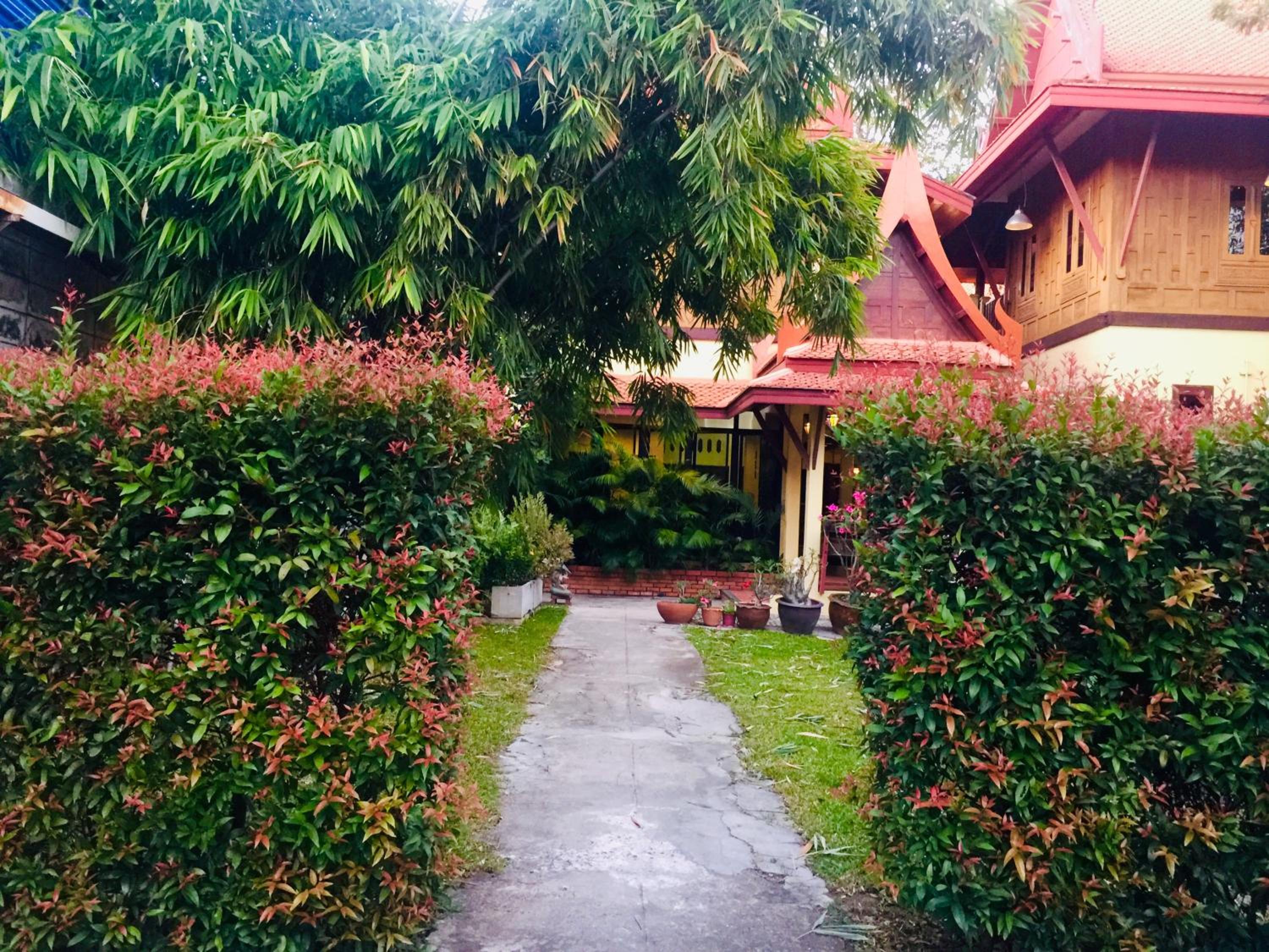 Luang Chumni Village