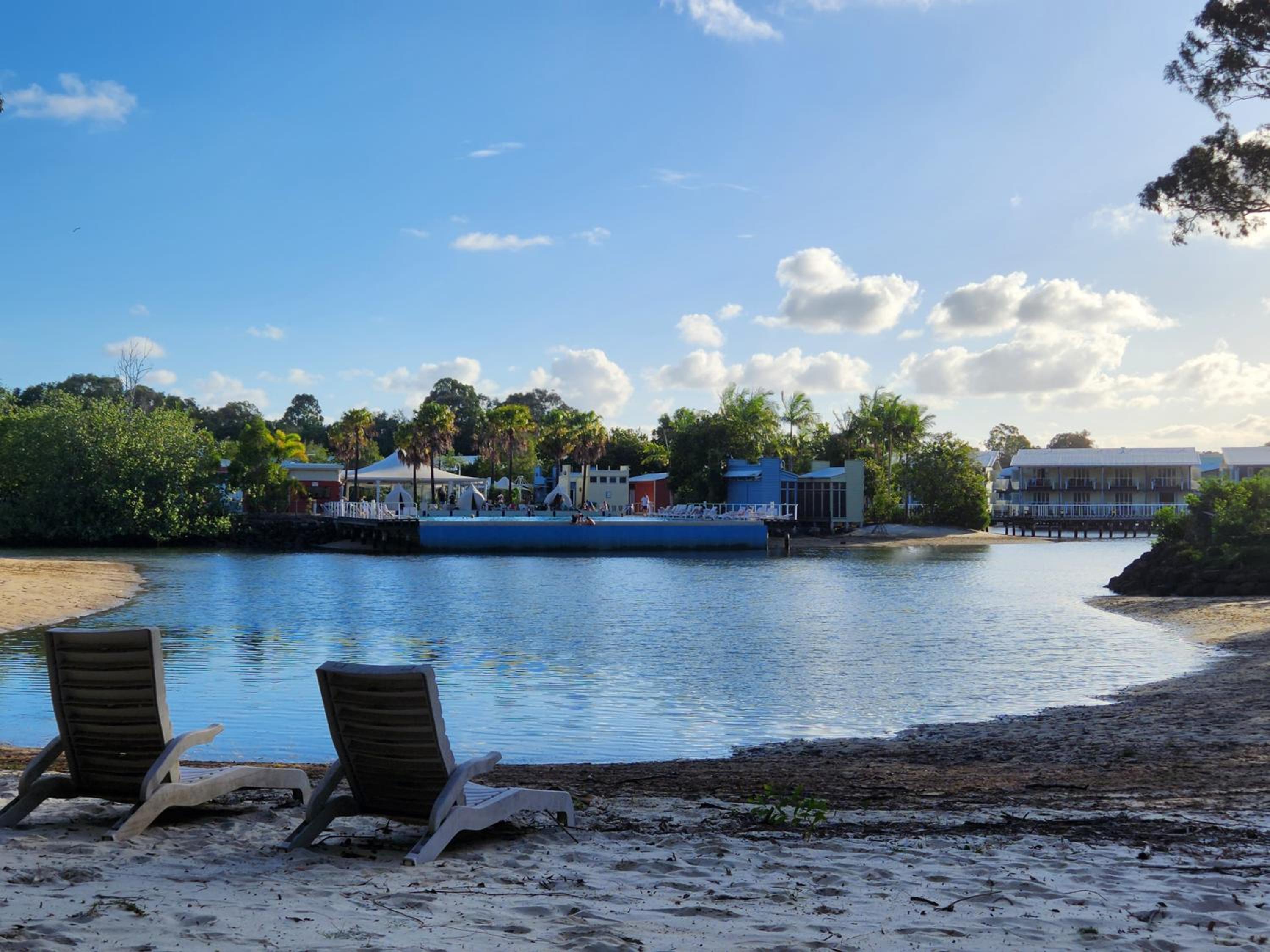 Water View. 1bedroom Sleeps 2. WI-FI, Wash Machine