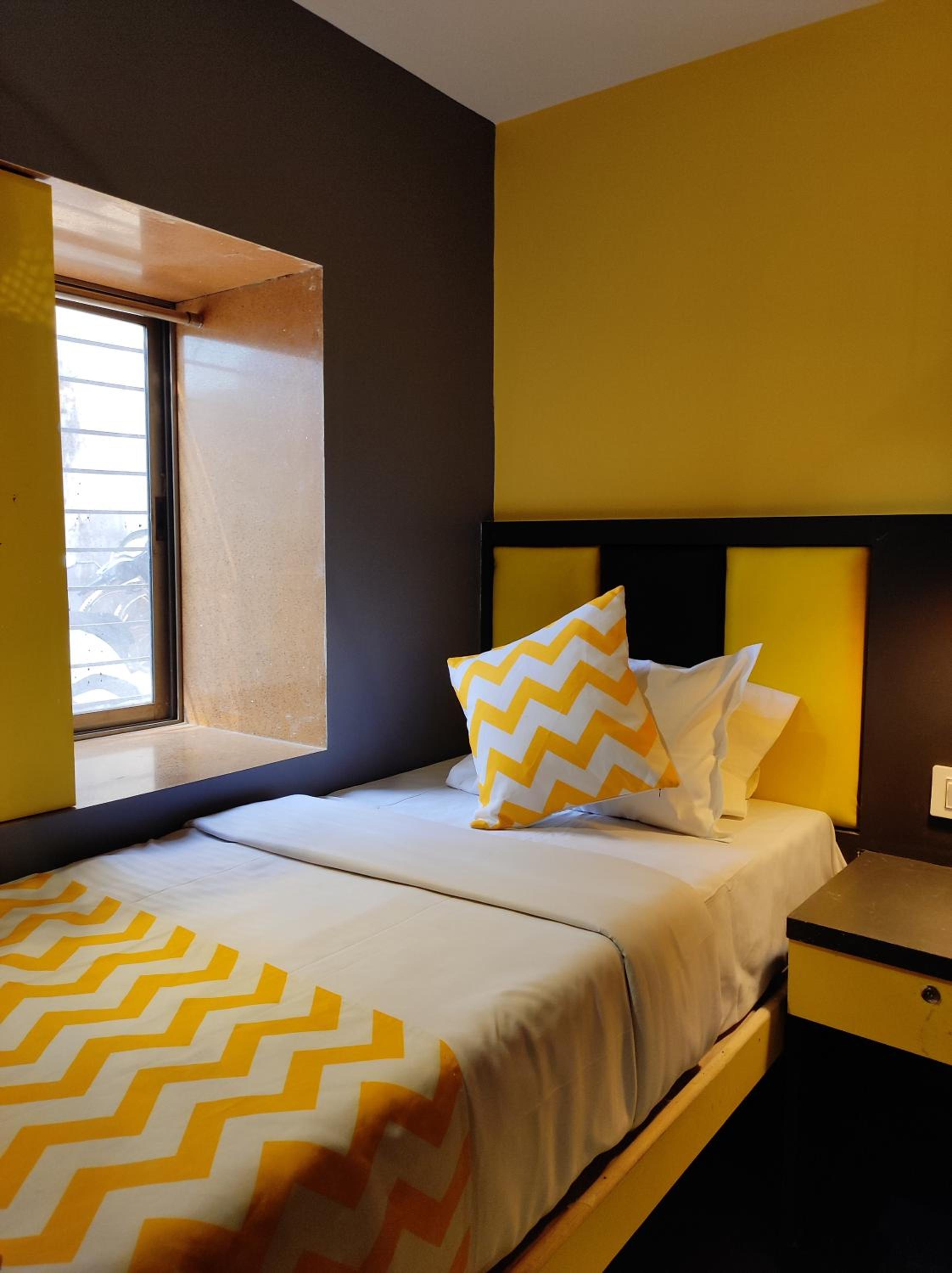 CABIN STAY MAROL-The Hubz view 2