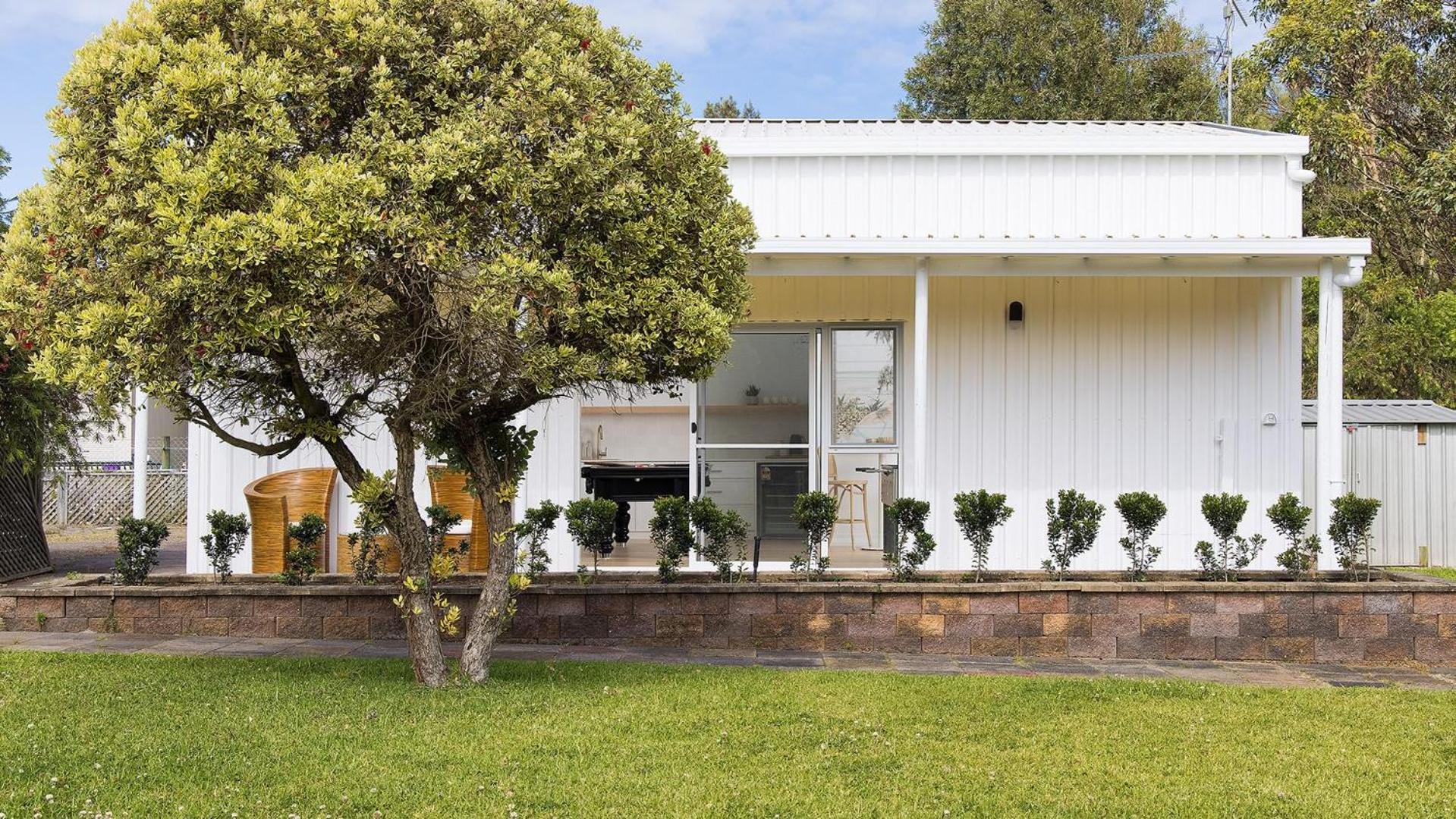 Coast and Country Estate - 15m Heated Pool and Minutes to Beach