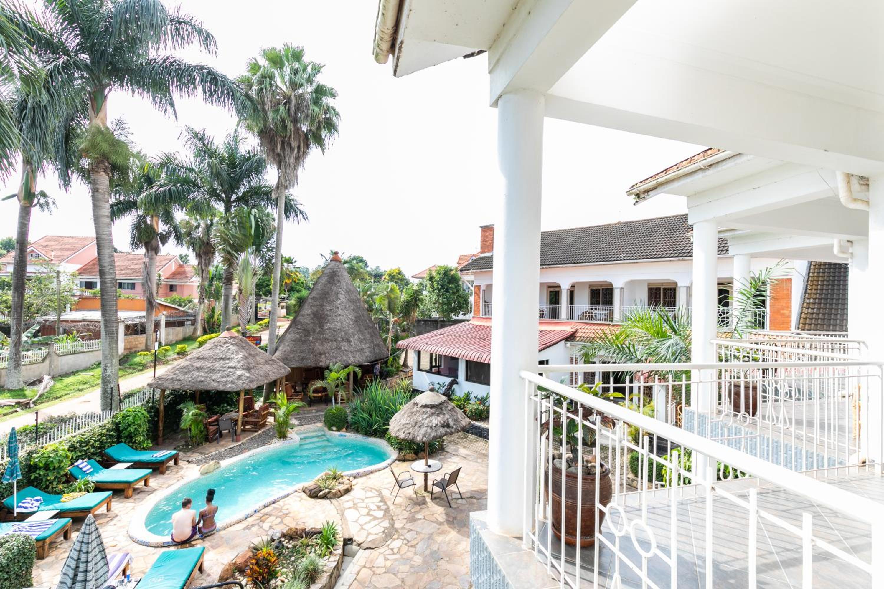 2 Friends Beach Hotel