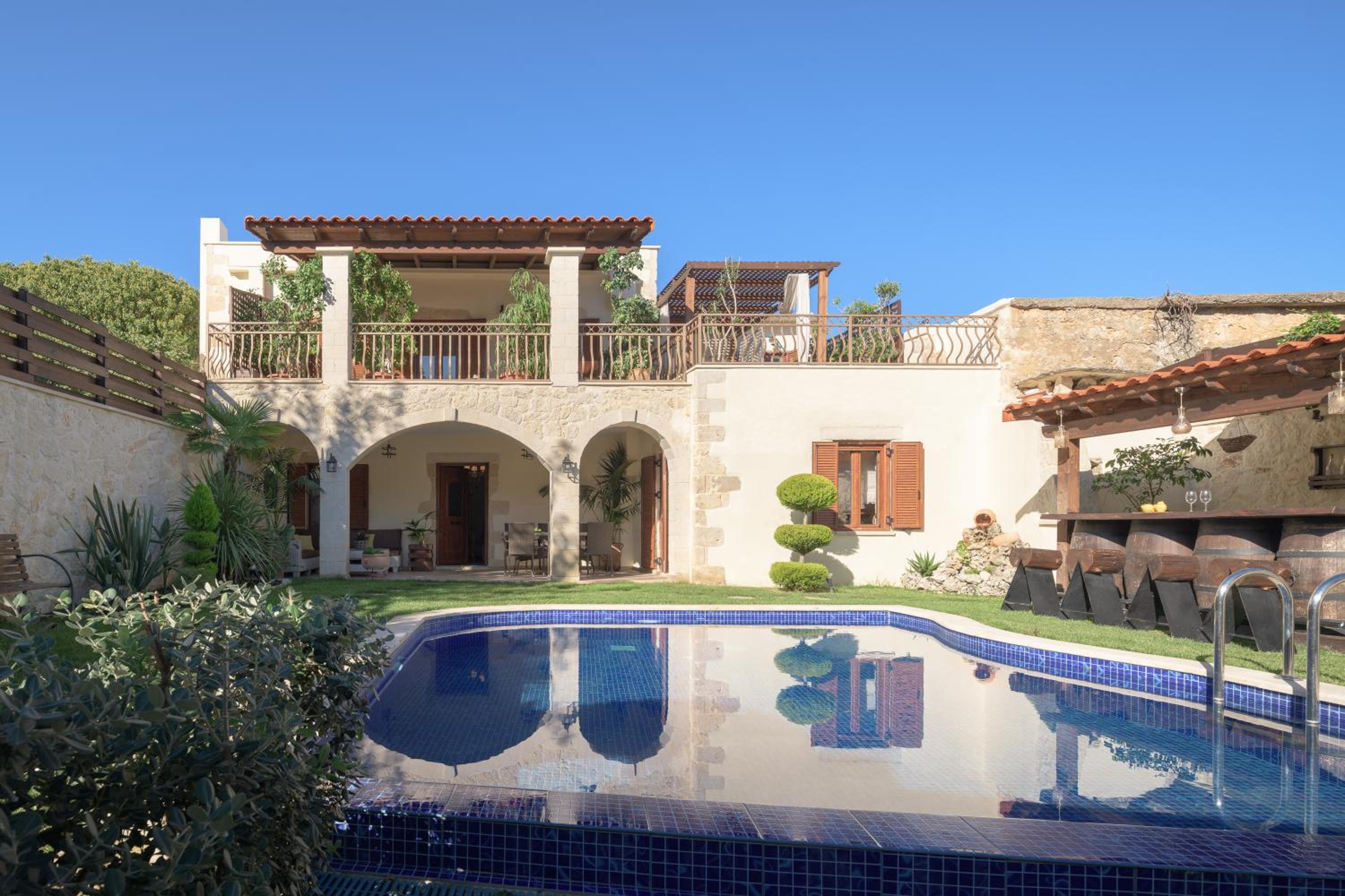 Nicole Villa - Private ''Heated'' Pool, Village Escape