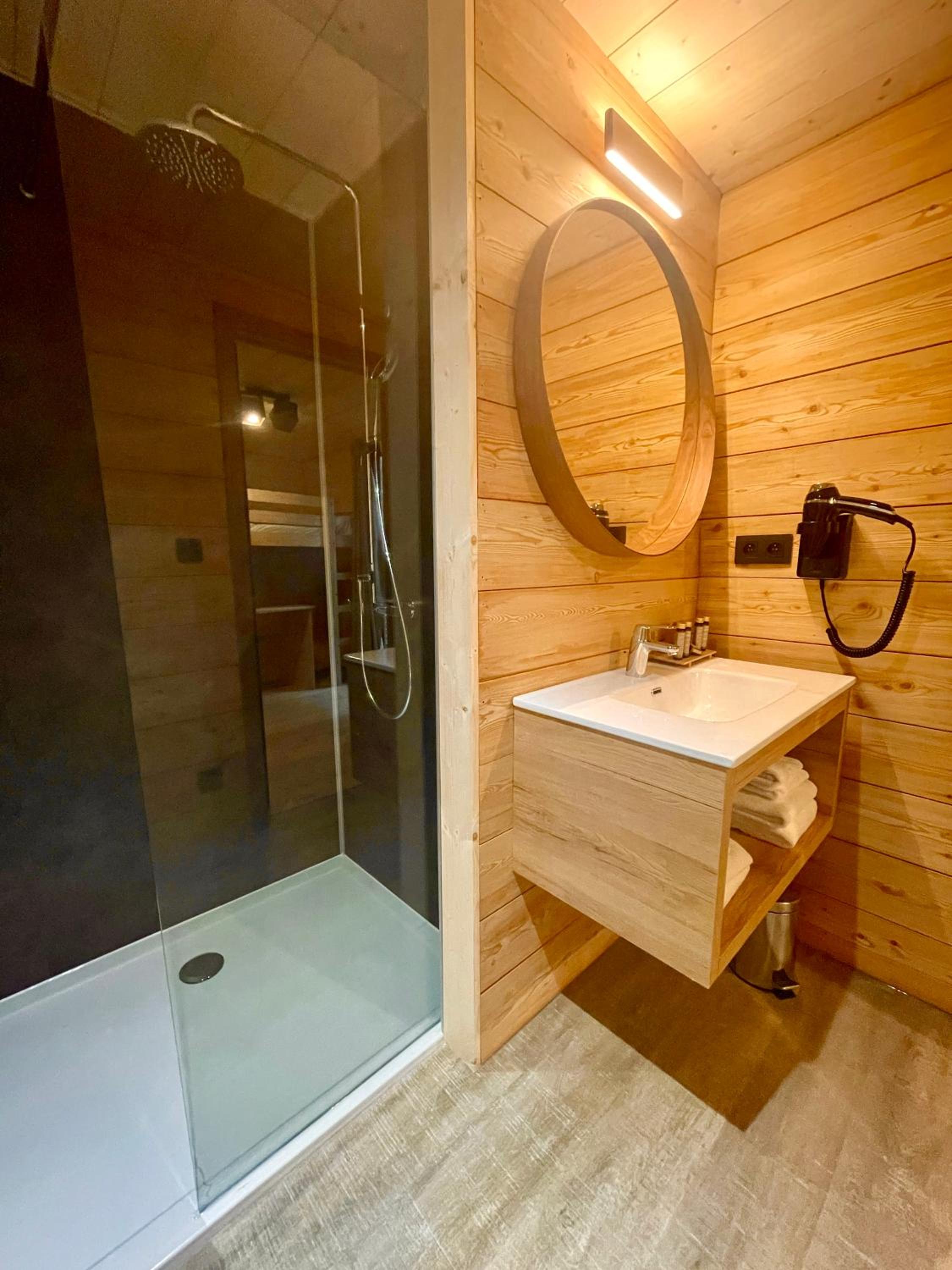 Utopia Village - Art & Nature Lodges