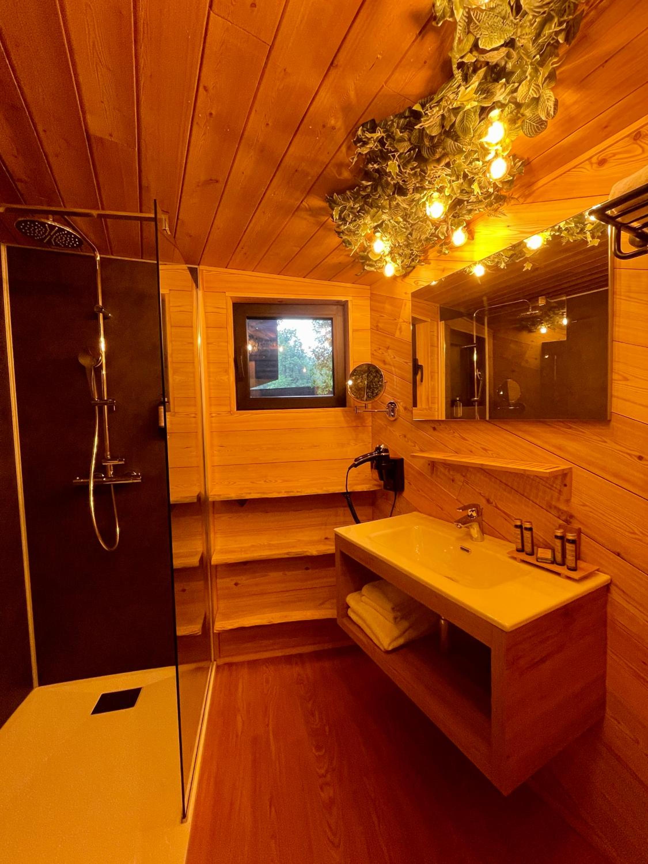 Utopia Village - Art & Nature Lodges