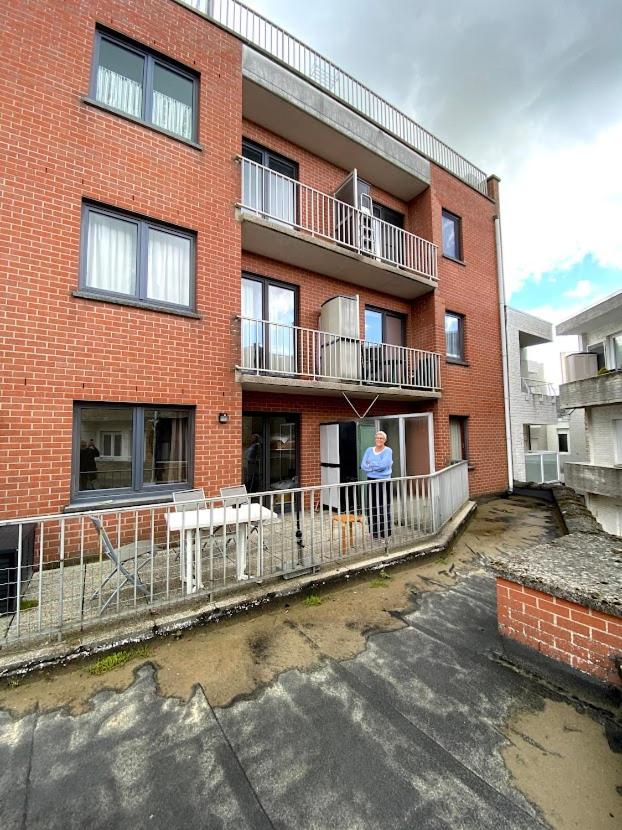 Appart sympa 6p avec garage et terrasse ensoleillée et spacieuse à 25m de la Mer Westende