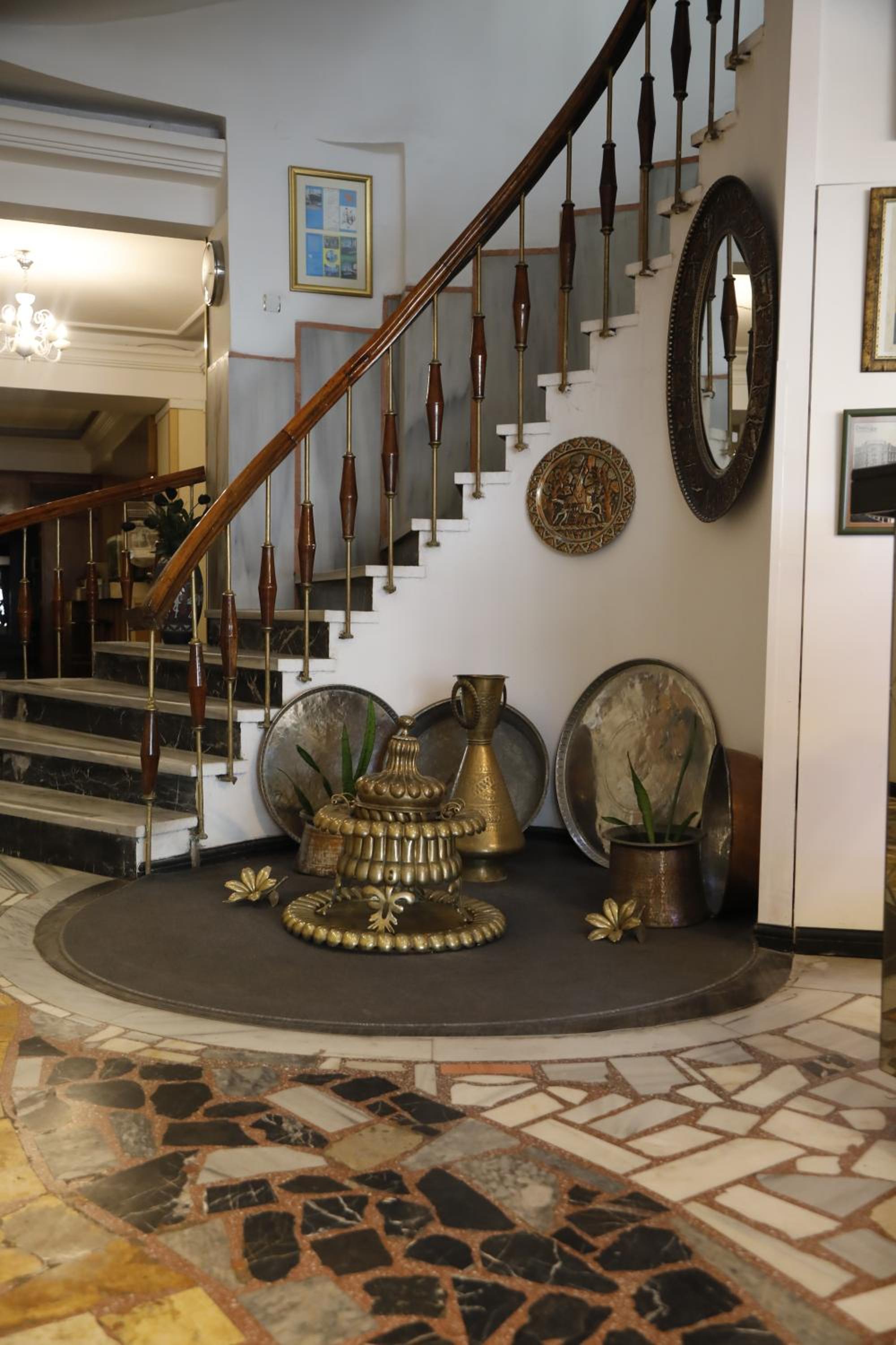 Cihan Palas - Image 17