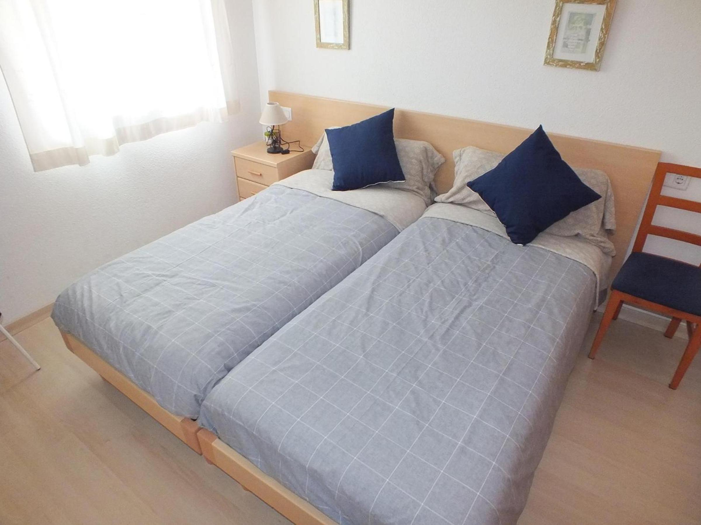 Apartamento con Piscina Comunitaria y Parking en Roses, Cerca de Playa y Actividades - ES-204-15 view 5