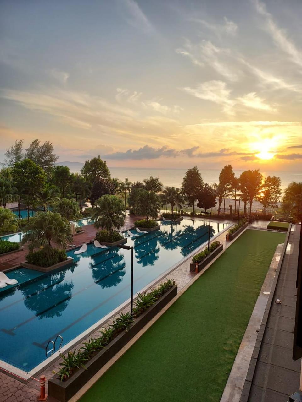 Timurbay Seafront Seaview & Poolview Suite with Wi-Fi photo 2