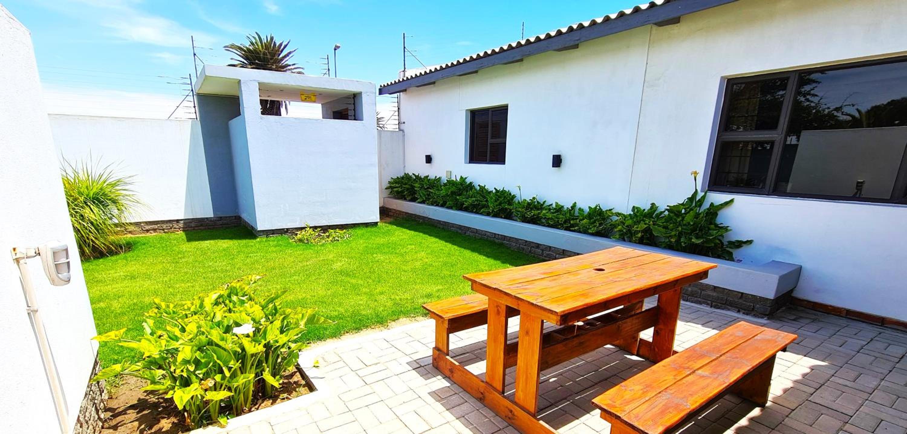 Tiende Laan Bed & Breakfast and Self-Catering view 3