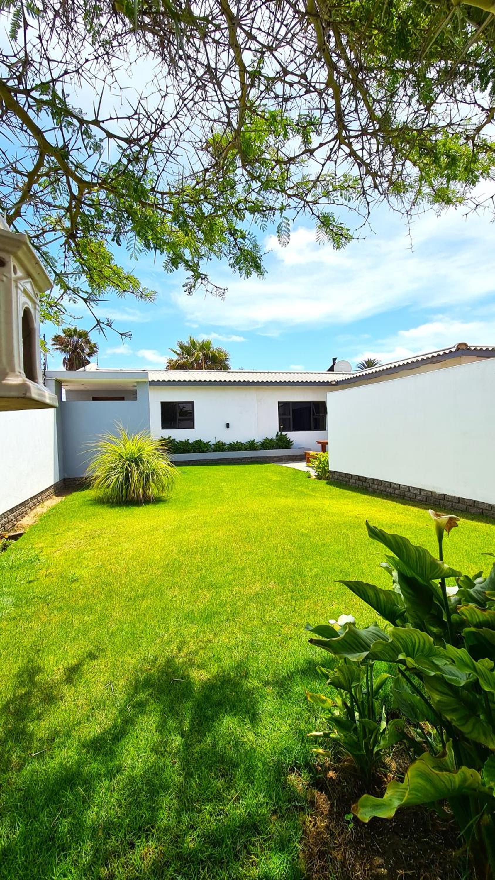 Tiende Laan Bed & Breakfast and Self-Catering view 2