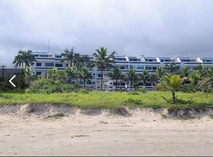 Apartamento Duplex pé na areia em Boracéia